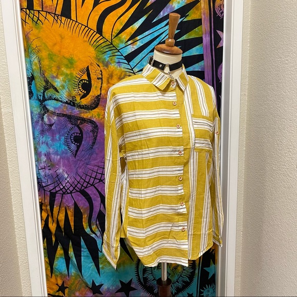 π Lovely modern striped button top - Picture 3 of 11